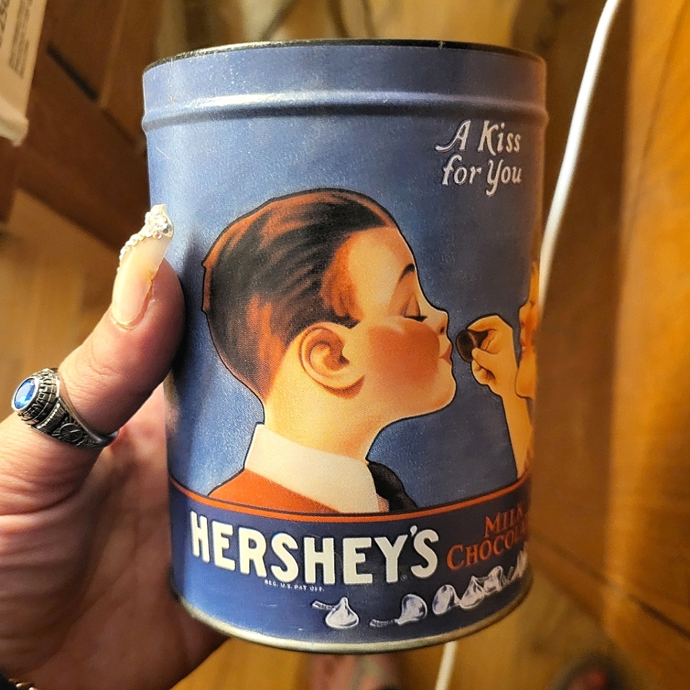 Vintage Hershey Kiss Tin!!!